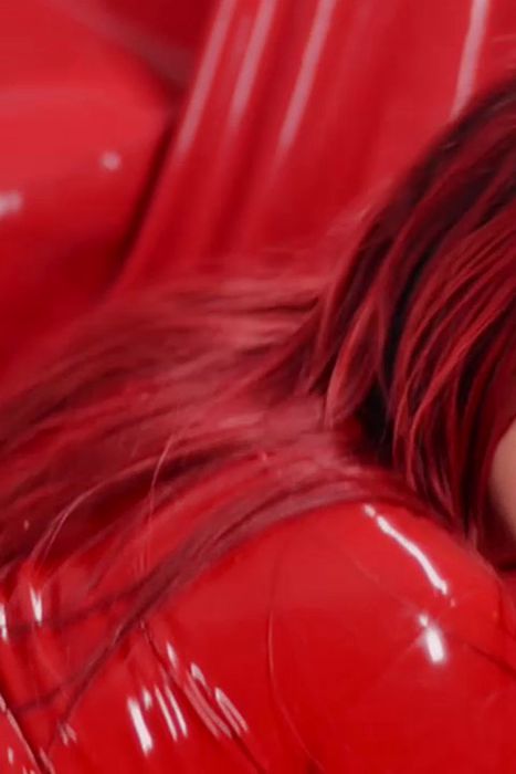 [Bianca Beauchamp唯美视频]ID0010 Sea of Red Latex--性感提示：半裸出镜欲火焚身皮裤湿