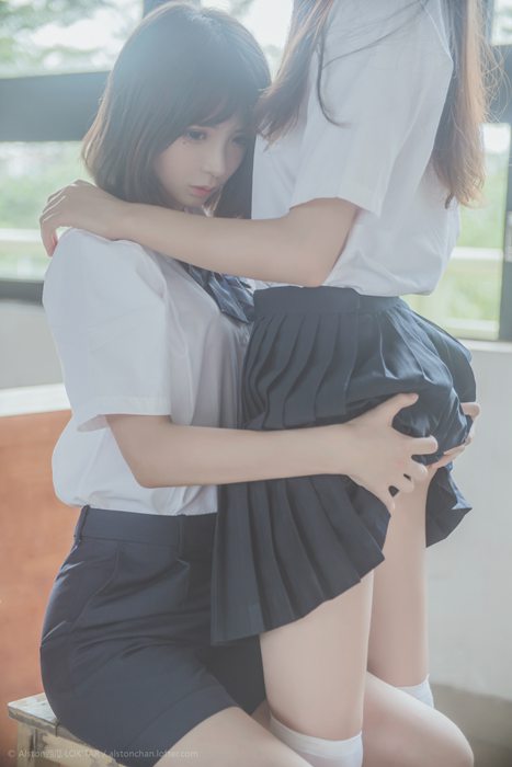 [性感妹子桜桃喵写真]ID0058.百合（桜桃喵&疯猫ss）--性感提示：大奶撕扯娇妻刺